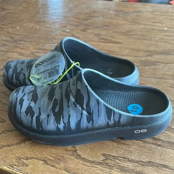 OOFOS Black and Gray Slides with Comfort and Style - Picture 1 of 5